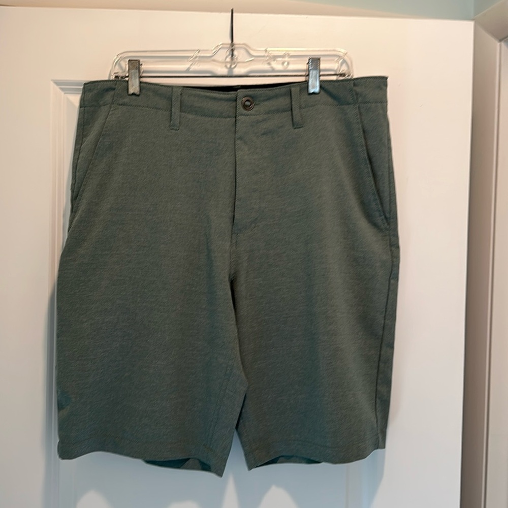 VOLCOM Men’s Surf & Turf 4 way stretch shorts. 34W Heather Green